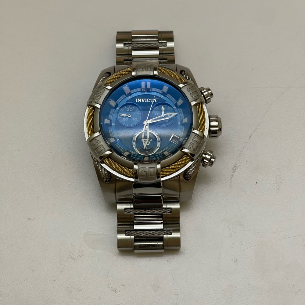 Lovely Invicta men’s watch with blue Pearl face!